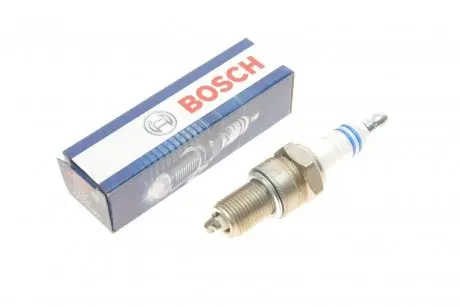 Свічка запалювання Ford Focus/VolvoV50/S40 2.0i 04-12 BOSCH 0 242 235 707