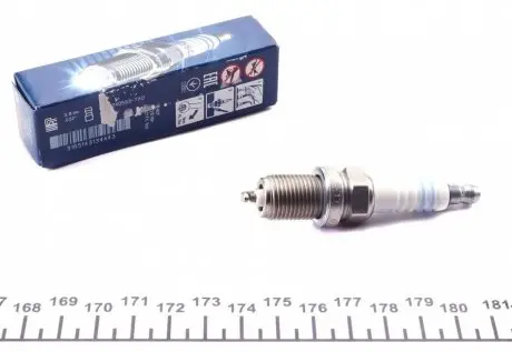 Свеча зажигания VW T5/LT (28-35)/Caddy III/Renault Kangoo/Peugeot Boxer 1.1-4.2 96- BOSCH 0 242 240 593