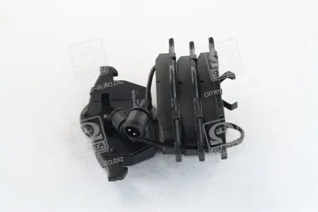 Колодки тормозные (передние) Audi 100 90-94/Audi A6 94-97 (+датчики) BOSCH 0 986 460 937