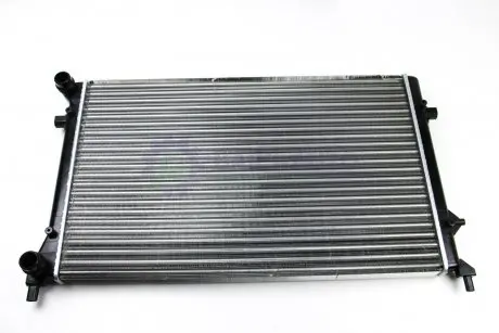 Радиатор води Caddy III 2.0SDI/1.4i/1.6i /Golf/Octavia (+/- AC) (650x398x26) BSG BSG 90-520-013
