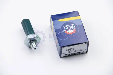Датчик тиску оливи (0,5bar/1 конт./зелений) VW Caddy III/Golf V 1.0-1.8 95- FACET 7.0139