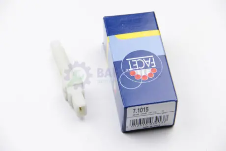 Датчик стоп-сигнала A100/A4/A6/VW Passat 76- FACET 7.1015