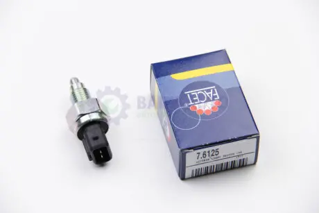 Датчик заднего хода T4 90-03/Caddy II 95-04/Golf -02 FACET 7.6125