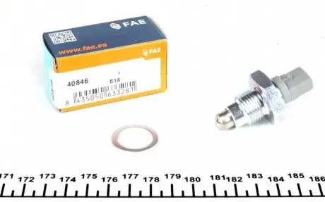 Датчик увімкнення заднього ходу Toyota Camry/Corolla/Rav 4 84- (M18x1.5) FAE 40846