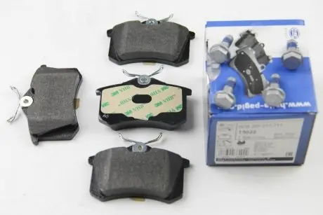 Гальмівні колодки зад. Golf III/IV/Passat/Audi A4/A6 (Lucas) HELLA 8DB355017711