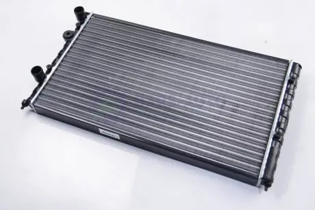 Радиатор охлаждения VW Caddy 95-04/Polo 95-01 1.6i/1.9D (628x377x34) JP GROUP 1114203800