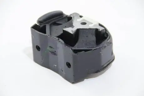 Подушка двигуна перед. Vito (W638) OM601 96-03 Л. Metalcaucho 05063