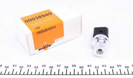 Датчик давления кондиционера AUDI A4/A5/A6/A7/A8/Q5/R8 04- NRF 38949 (фото 1)