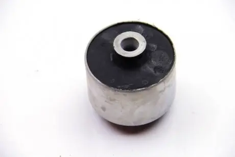 Сайлентблок балки (задней) Trafic 01- RENAULT 8200431675