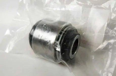 Сайлентблок задней цапфы плавающий Avalon 03-12 Avensis Corona TOYOTA 4221020010