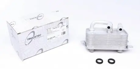Радиатор масляный BMW 5(E60)/6(E63)/7(E65) 2.2-4.4 01-10 (теплообменник) TRUCKTEC 08.18.003 (фото 1)