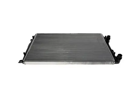 Радиатор охлаждения VW Caddy/Golf/Passat/Audi A3/Seat Leon/Altea 1.2-2.0 03-(650x416x34) Valeo 732872