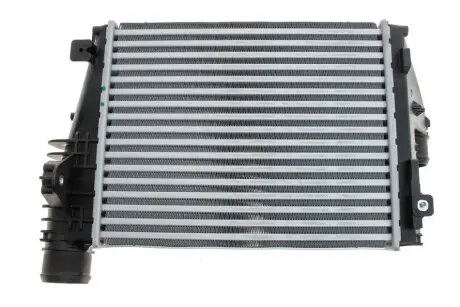 Радиатор интеркулера Citroen Jumpy III/Peugeot Expert 1.6/2.0BlueHDi 16- Valeo 818304