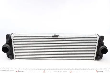 Радиатор интеркулера MB Sprinter 2.2CDI OM651 09- (640x202x64) d1/d2=56mm Valeo 818341