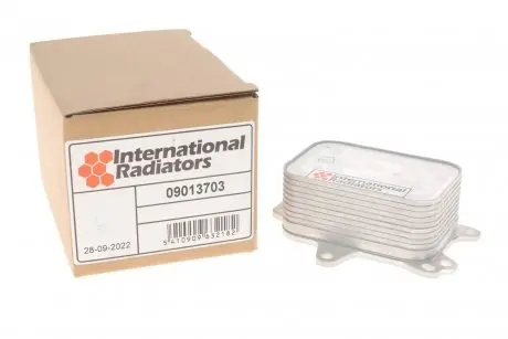 Радіатор масляний Citroen Berlingo/Peugeot Partner 1.6 HDi 11- (теплообмінник) Van Wezel 09013703